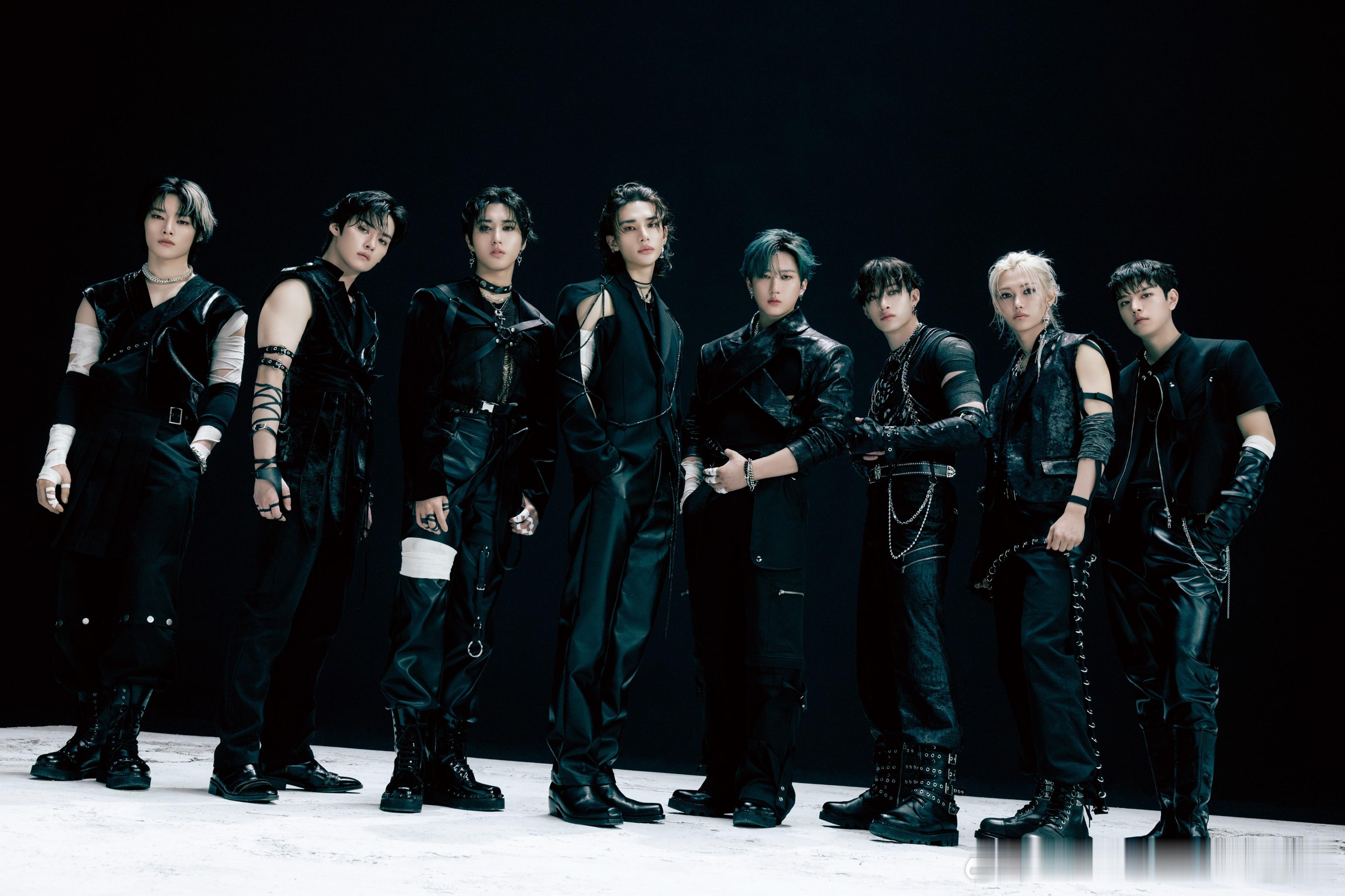 #straykids[超话]# 日本正规二辑《GIANT》将于11月13日发行，