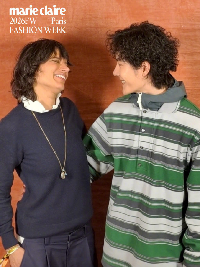 王一博侧头笑着说话的样子太温柔了王一博侧头笑着说话的样子太温柔了，今日王一博心情