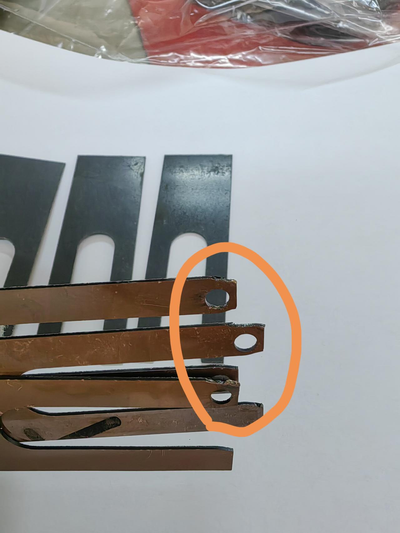 这种机加工件都不直的，然后人家老板跟我说正常的，能验收么？图纸给的是直的。接单的