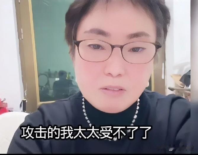 喜梅妈妈称特别想孩子，还担心喜梅身边没自己人，这母爱真是深沉。喜梅的生活也挺波折