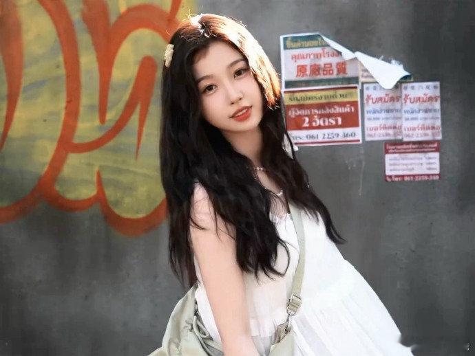 她把男主会干的全干了姜暮在科技探索领域同样表现出色，自学编程知识，从简单的代码编