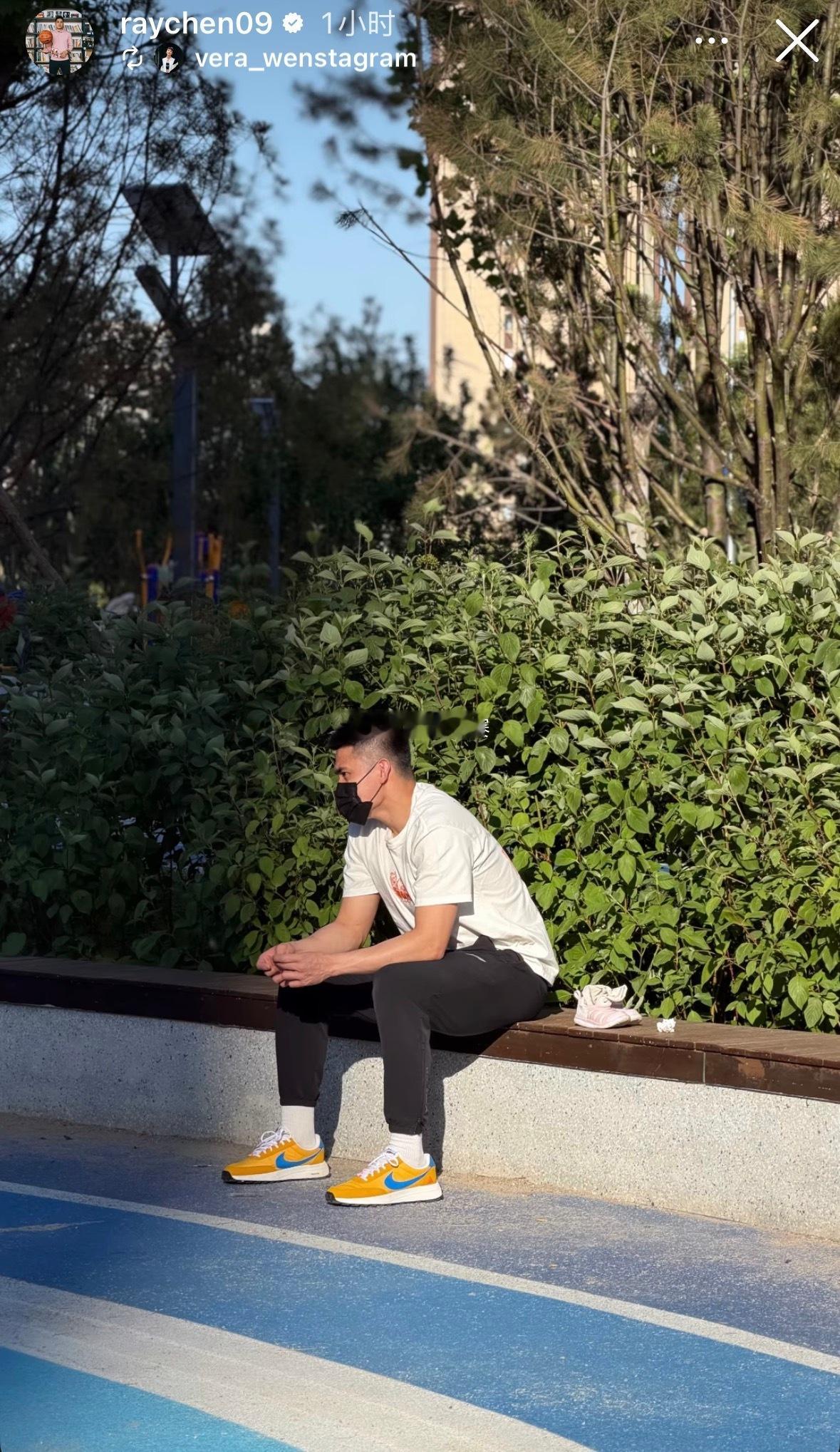 北京首钢北京男篮 陈盈骏更新社交媒体，家庭日。 