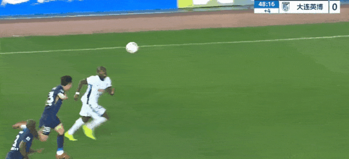 中超联赛武汉三镇对大连英博的比赛中出现争议性点球判罚!
中超联赛第二轮武汉三镇对