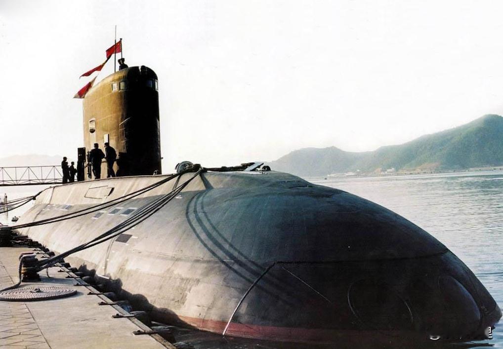 90年代中后期到21世纪初期，我国曾经从俄罗斯进口了12艘基洛级潜艇。
一方面提
