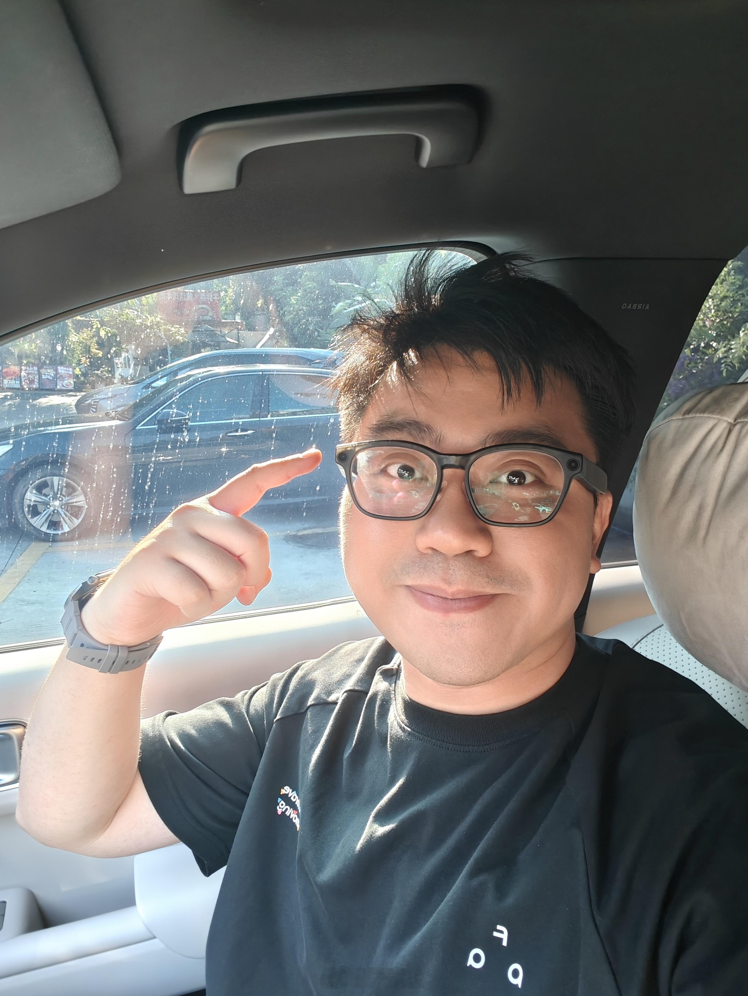 去年买这个眼镜的时候是秋天，对语音遥控车子还不那么刚需，现在天热了，户外动不动三