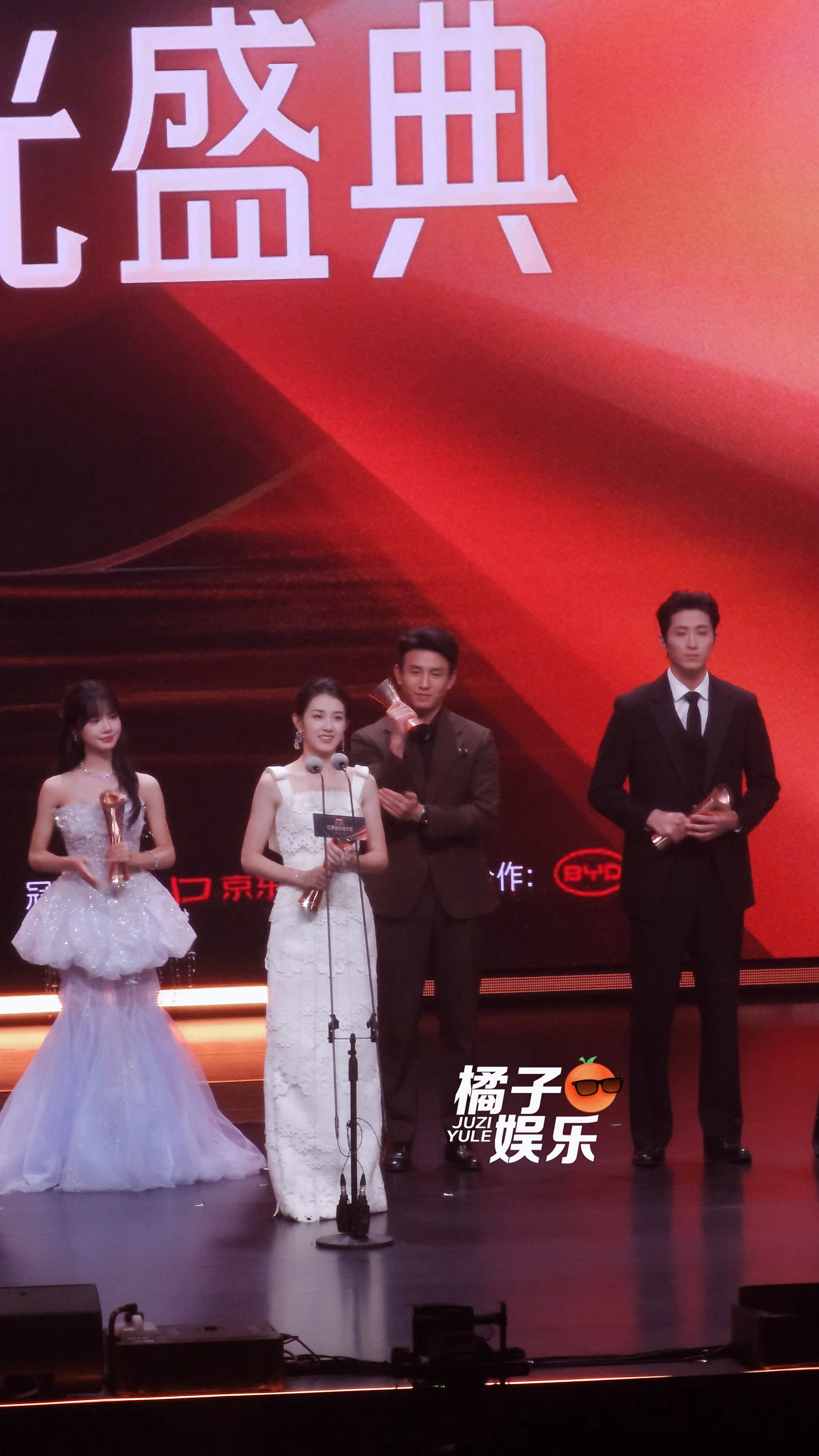 哎呀们《盛夏芬德拉》大哥大嫂售后🥹🥹🥹郭宇欣发言的时候刘萧旭在带头鼓掌👏