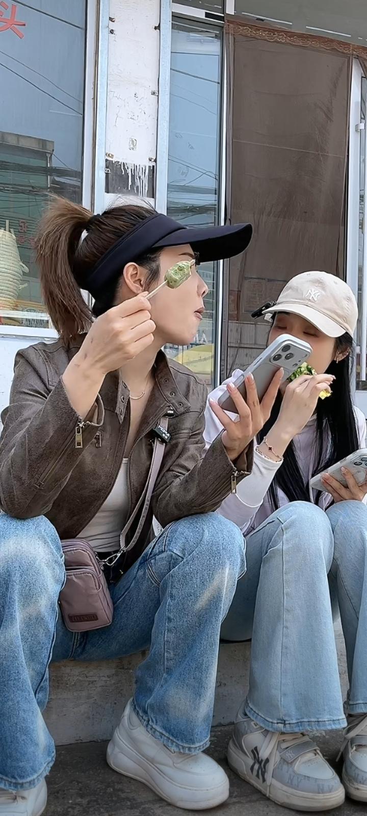  世间所有美好，都值得我们慢慢奔赴，静静期待。