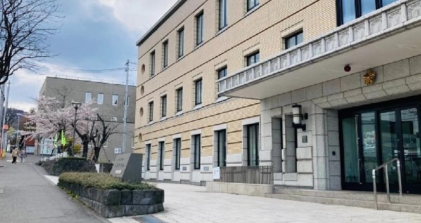 日本北海道一名44岁公司高层被指控职场欺凌，下属有小失误时要求罚钱，甚至强逼女下