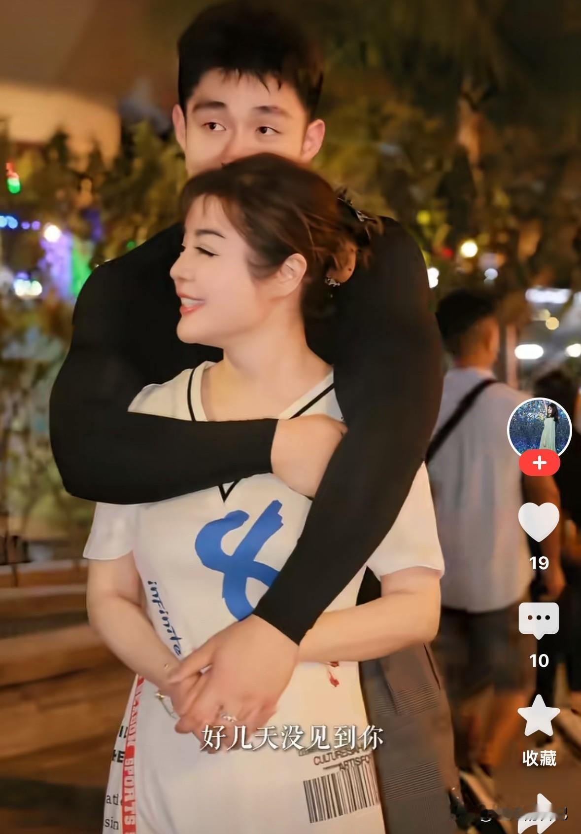 老六抱的不是老婆，是摇钱树，是他的底气，是他的提款机。
于文红穿着一个大8字的衣