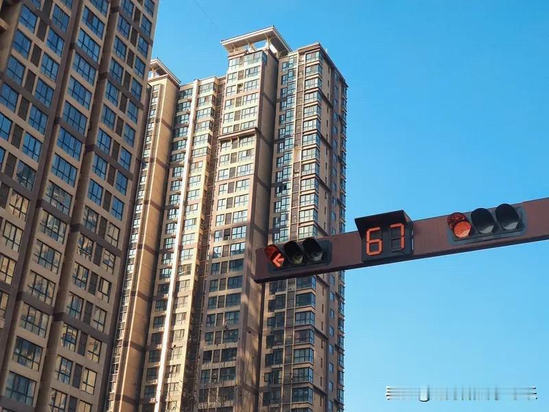 房价什么时候能触底反弹上涨？
房子是个商品，是个商品，价格就不会无限制的下跌。