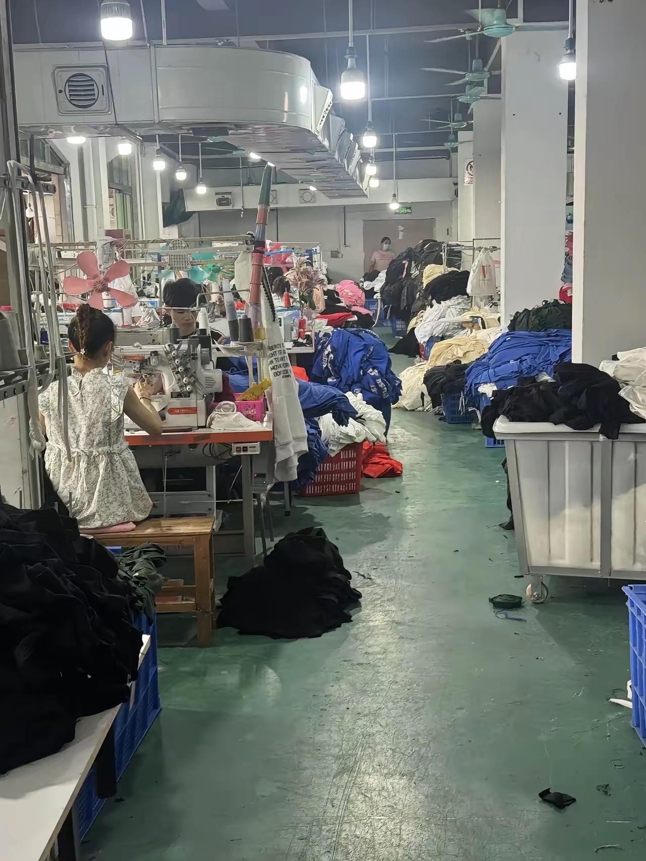 厂里今天来了个高手，一个江西美女，91年的，三个孩子的妈了，她在我们厂里做打边的