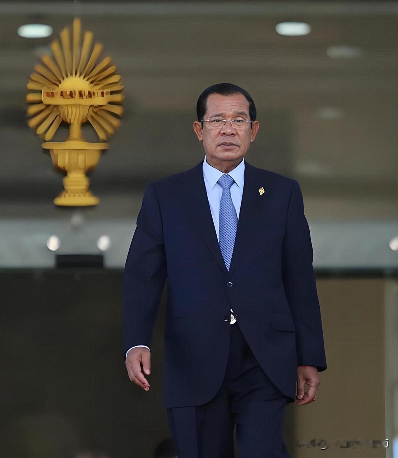 当地时间12月15日，洪森警告泰国，胆敢再打就揭内幕，包括你们对泰王的不敬言论，