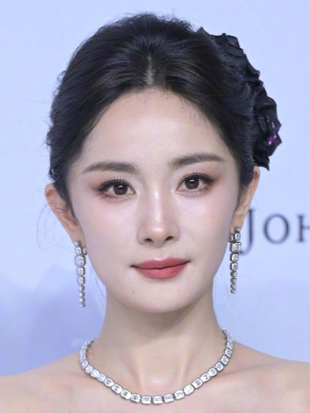 GQ红毯女明星怼脸生图，杨幂美得突出！