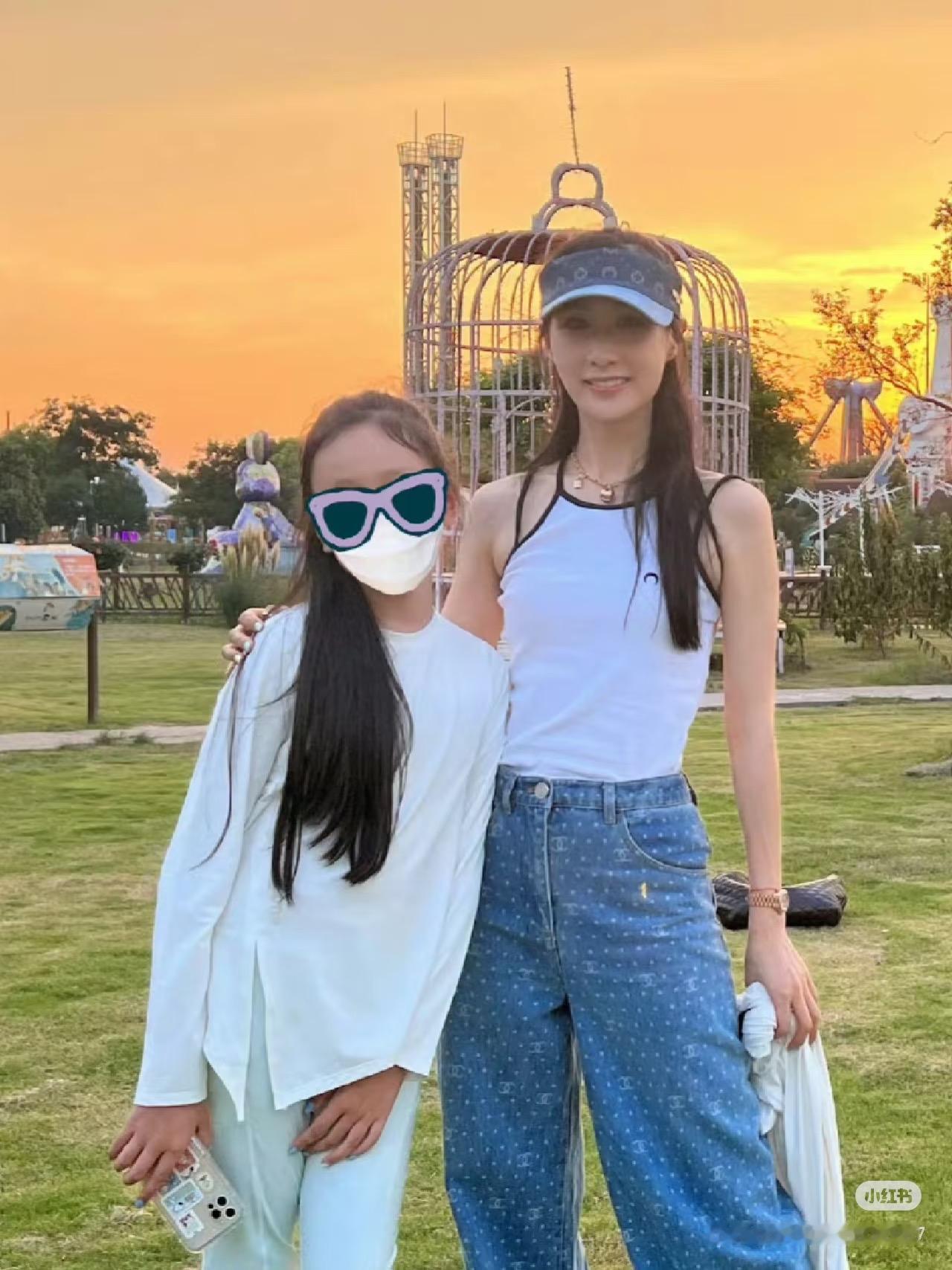 你们发现没？雷佳音出道这么多年没绯闻，原来和他妻子有关，因为我查了一下，他妻子可