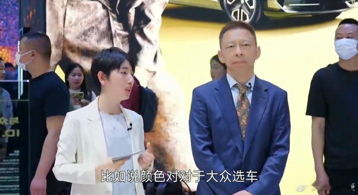 张朝阳上海车展淘金张朝阳上海车展开讲大众心理学看车展偶遇张朝阳开讲心理学，原本以