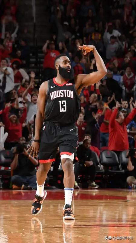 05月22日撰文谈到了骑士球员今夏的合同前景。

ESPN表示，哈登在本轮系列赛