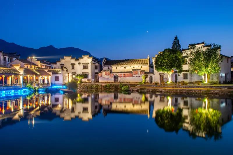 乡村的传统文化和地域特色，就像一本厚重又精彩的书。在乡村建筑空间命名上，处处都有