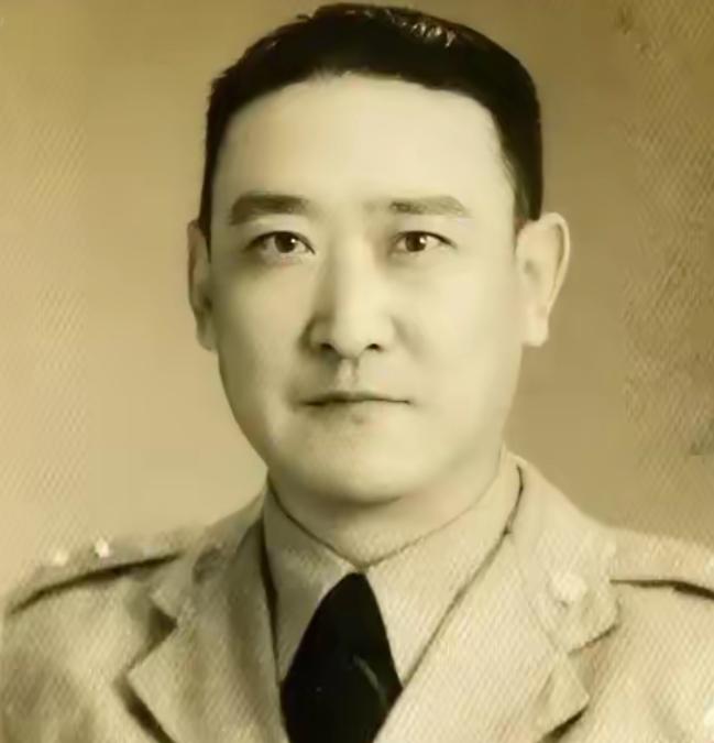 1949年，马呈祥带着8000两黄金逃往埃及。临行前，张治中极力挽留，可他却长叹