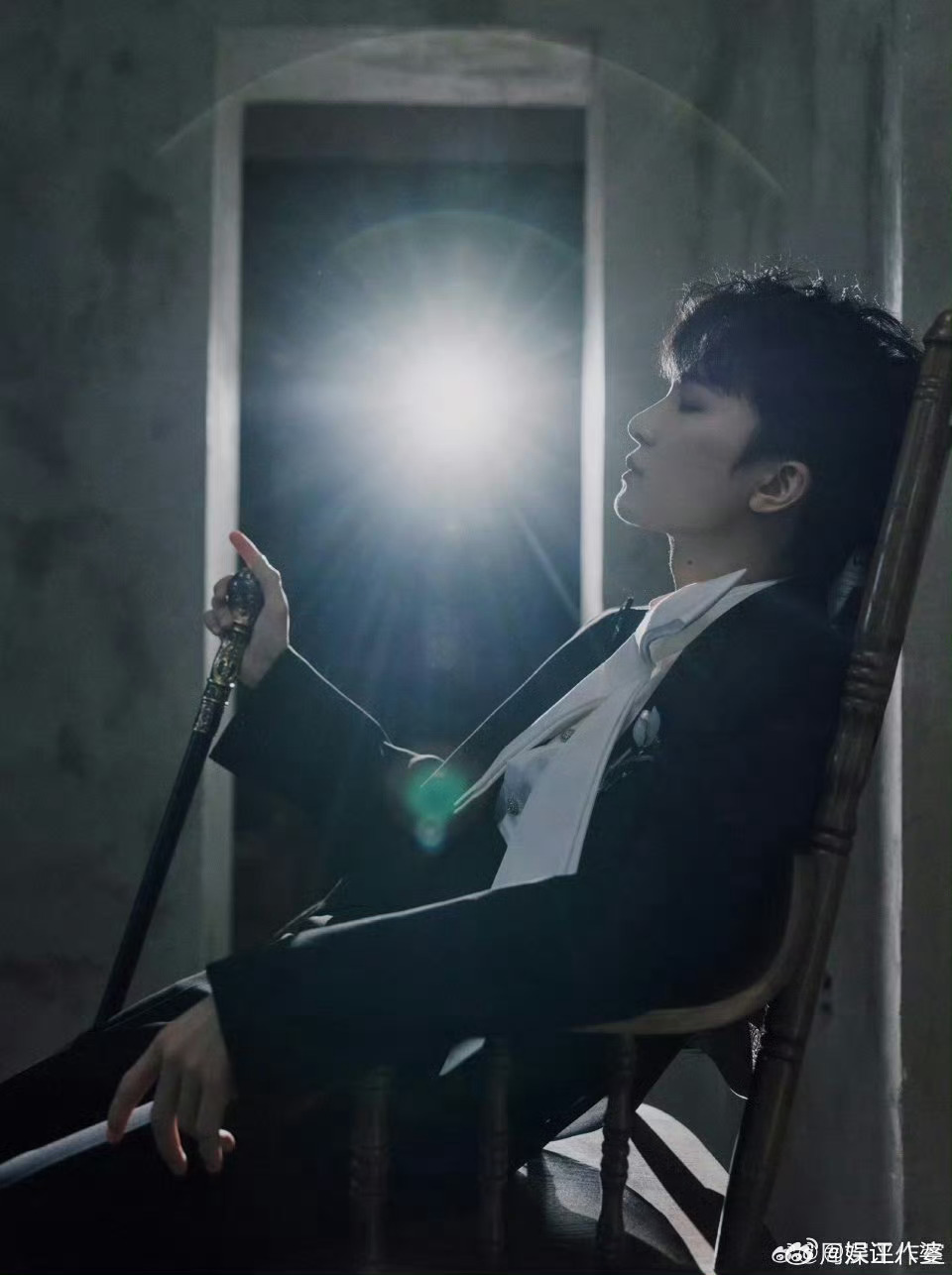 周深谢谢所有把作品交给我唱的老师们谁被周深的真诚戳中了!领奖台上郑重致谢每一位交