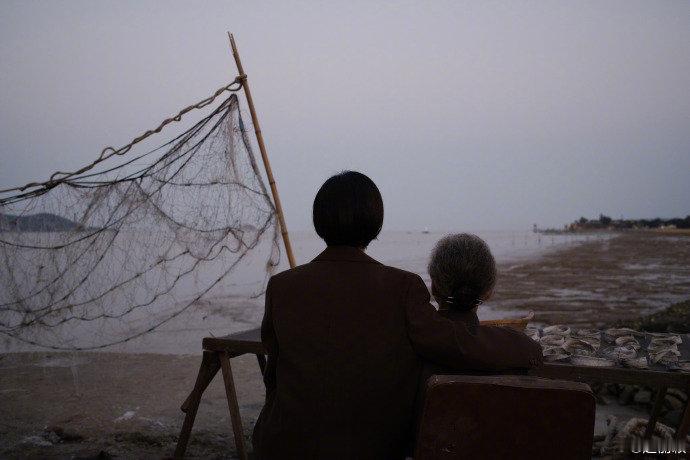 赵丽颖晒李秋萍和奶奶合照李秋萍和奶奶的合影赵丽颖晒和奶奶合照~又被暖到赵丽颖