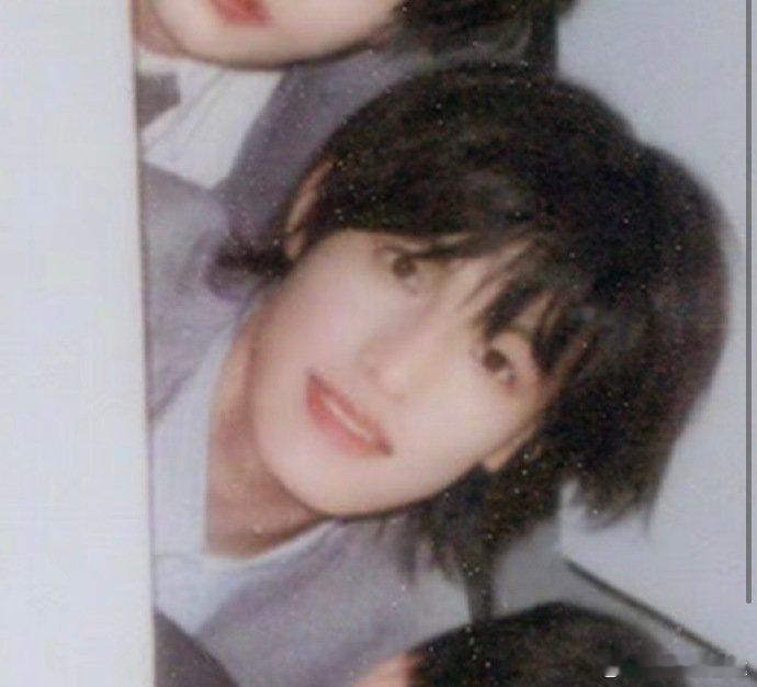 张泽禹ELLE生日帽张泽禹ELLE五月刊封面不用靠旁人，自有星光奔赴。ELLE独