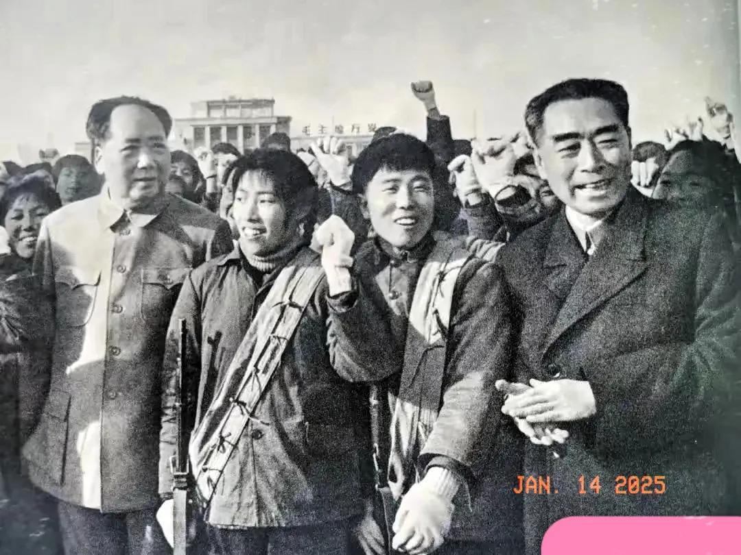 珍贵的历史照片。
照片来源于1971年《人民画报》年限已经很久了，人民永远的记忆