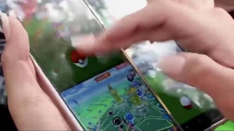 【】本周，Niantic公司在社交媒体上发布了一段广告视频。在广告中，玩家的手机