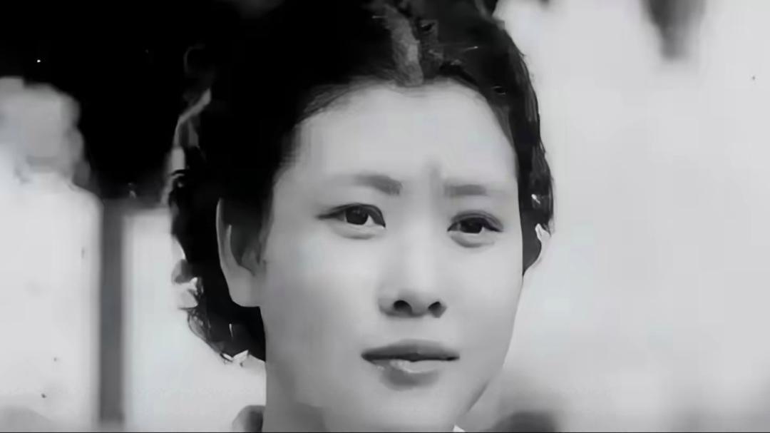 1944年深秋的南京，汪精卫的死讯刚传回国，他的机要秘书兼情人施旦，做出了一个反