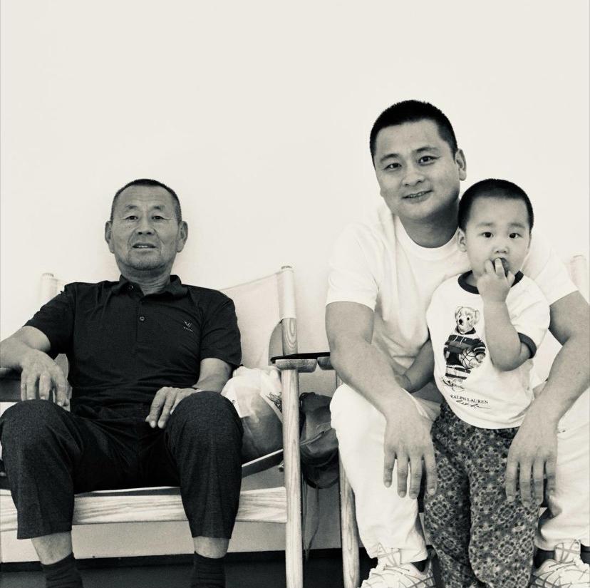 噩耗再次传来，北京三叔，国建立国总的老父亲去世了，让我感到震惊，也很痛心。毕竟无