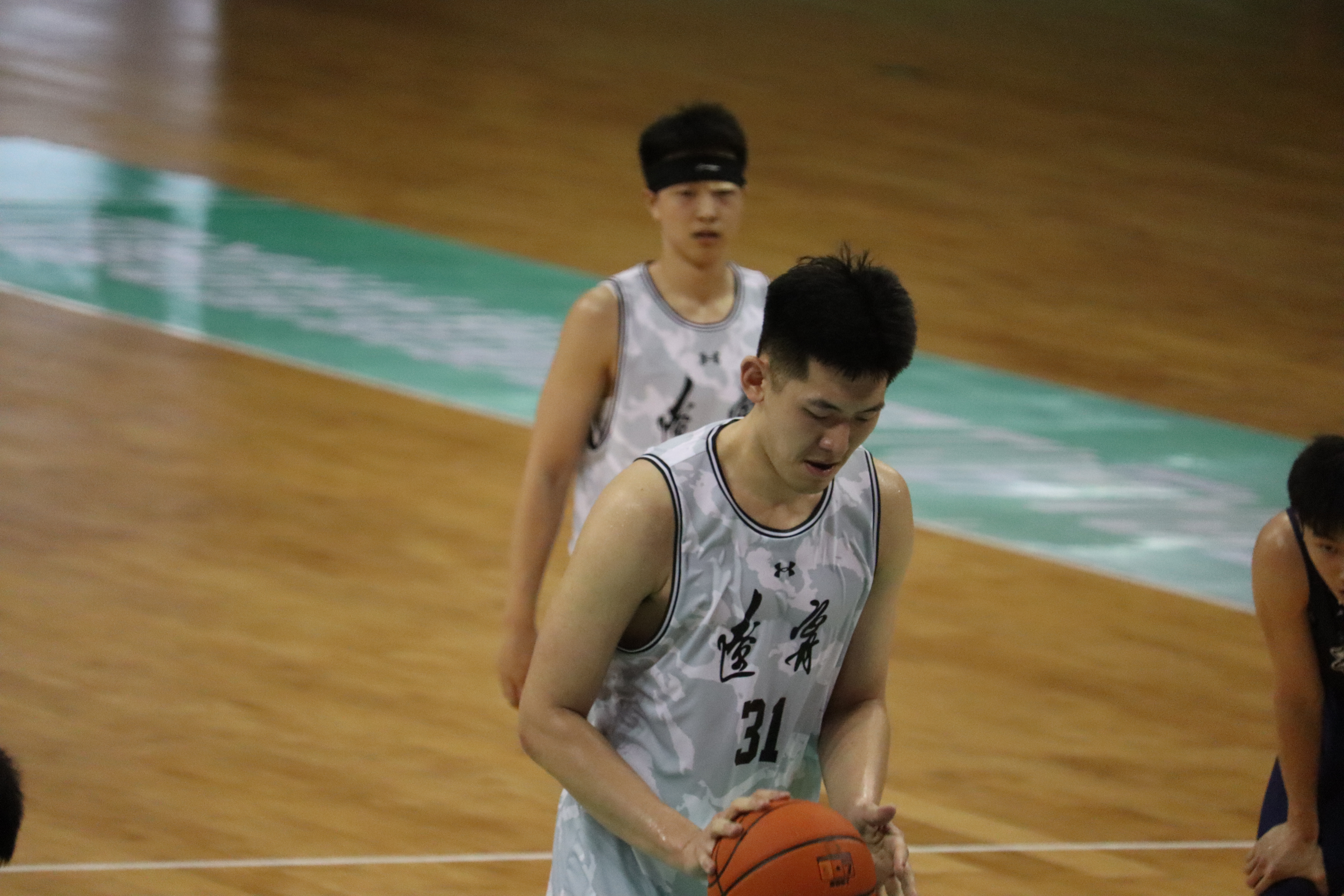 张峻豪 & 张陈治锋全运会五场表现张峻豪（18分6篮板5助攻2抢断，4分2篮板8