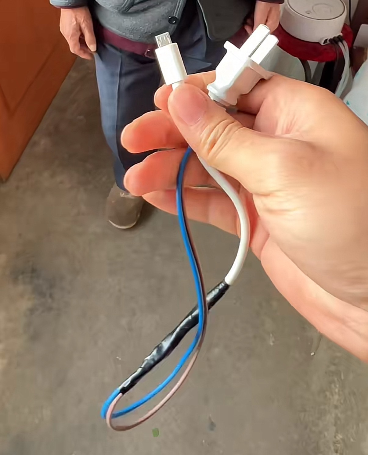 老年人最大的用电隐患就是改装！你们见过哪些令人哭笑不得的改装？老人最容易忽略的用