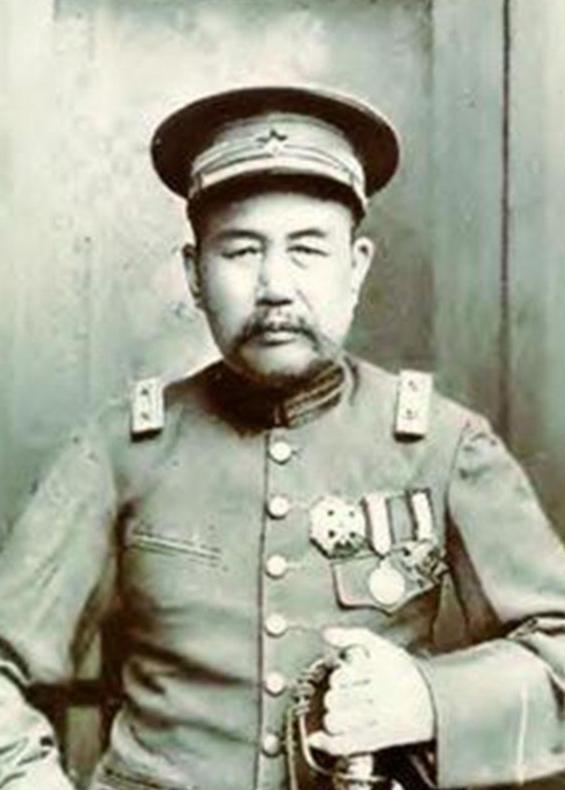 莫荣新（1853—1930），广西桂平县人，民国时期军阀。
18岁投效军旅，在贵
