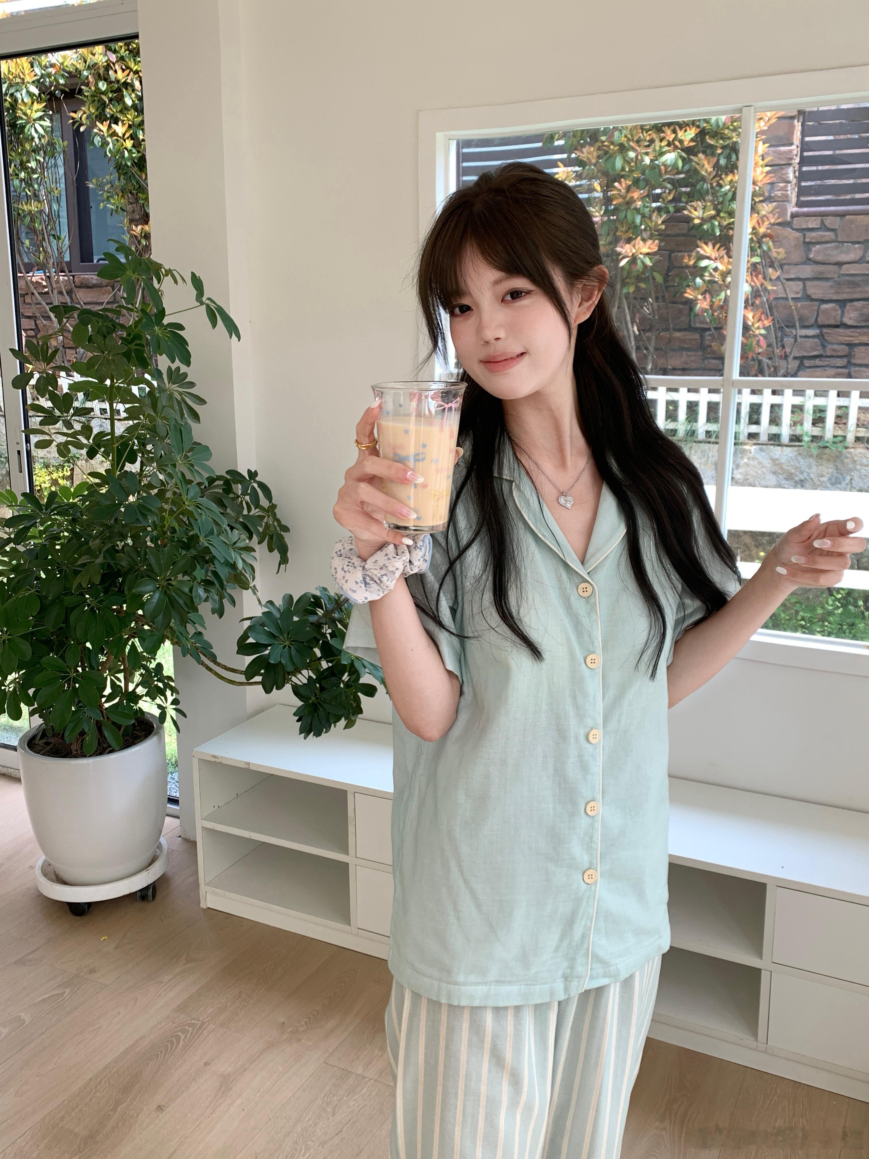 和仔仔定好店庆时间啦17号～～最近有想买的先忍一下（先偷跑一张店庆准备的家居服?