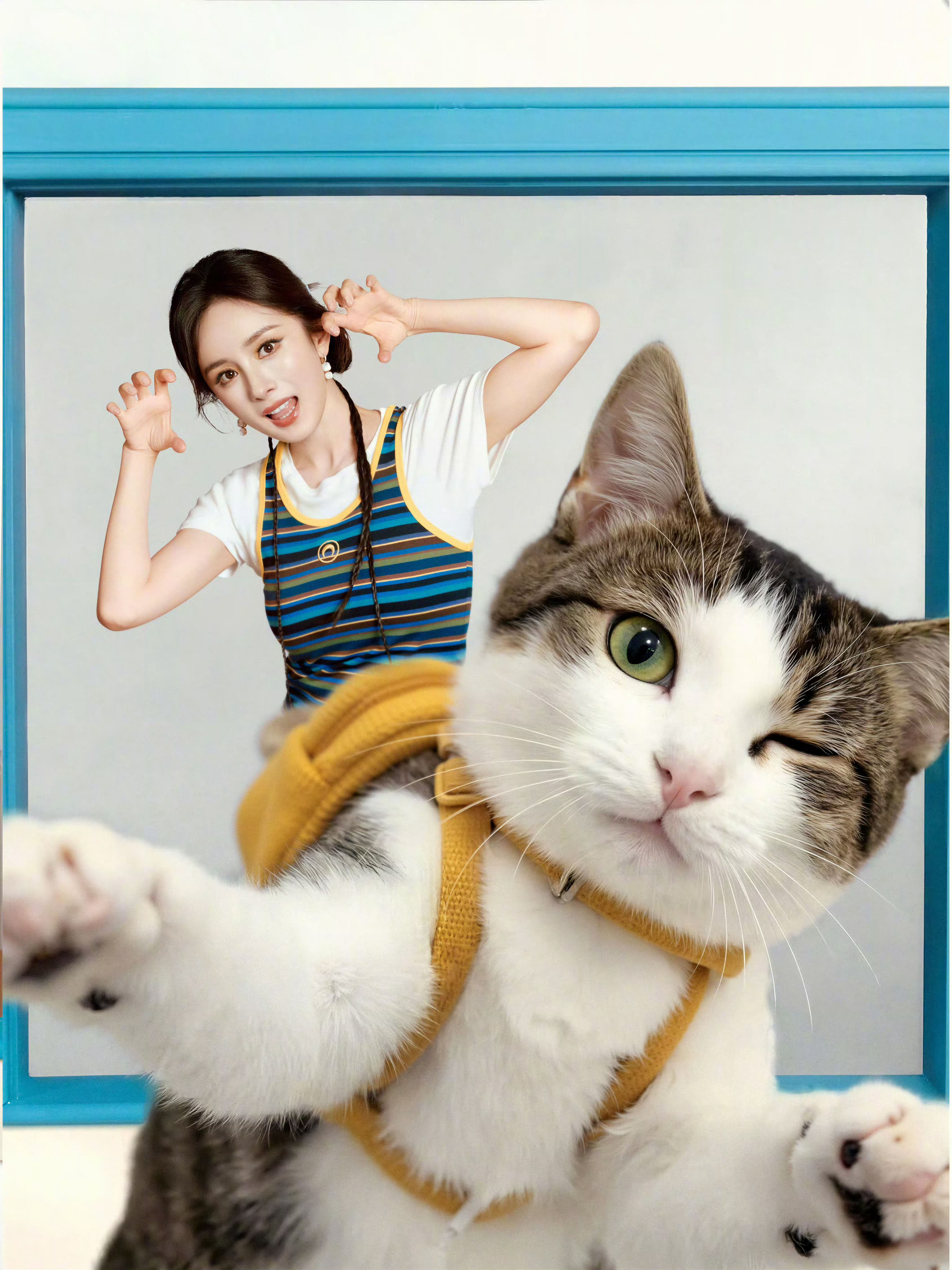 杨幂今日品牌直播live图这状态爆剧女王那不是应该的吗？ 