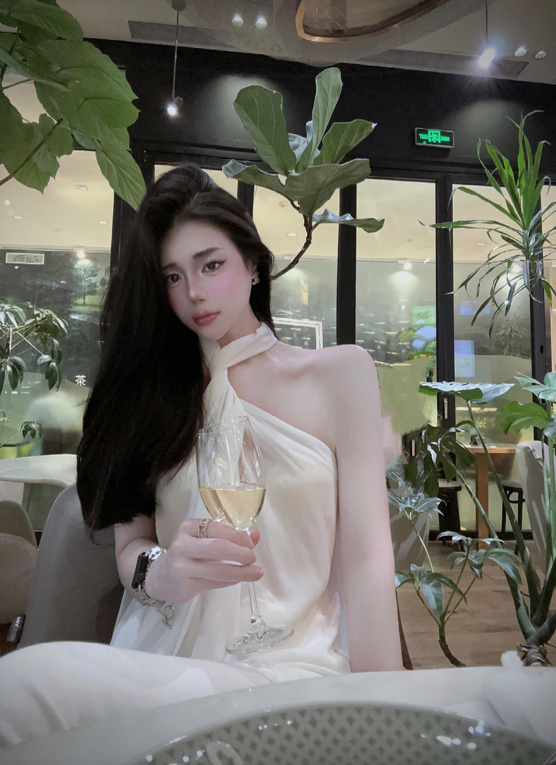 醉几分 取决于我心情好几分。突然的关心 我又准备已读不回了…