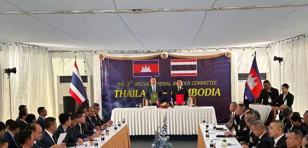 会谈不到1小时，泰柬签署停火协议，洪玛奈等来了特朗普的电话