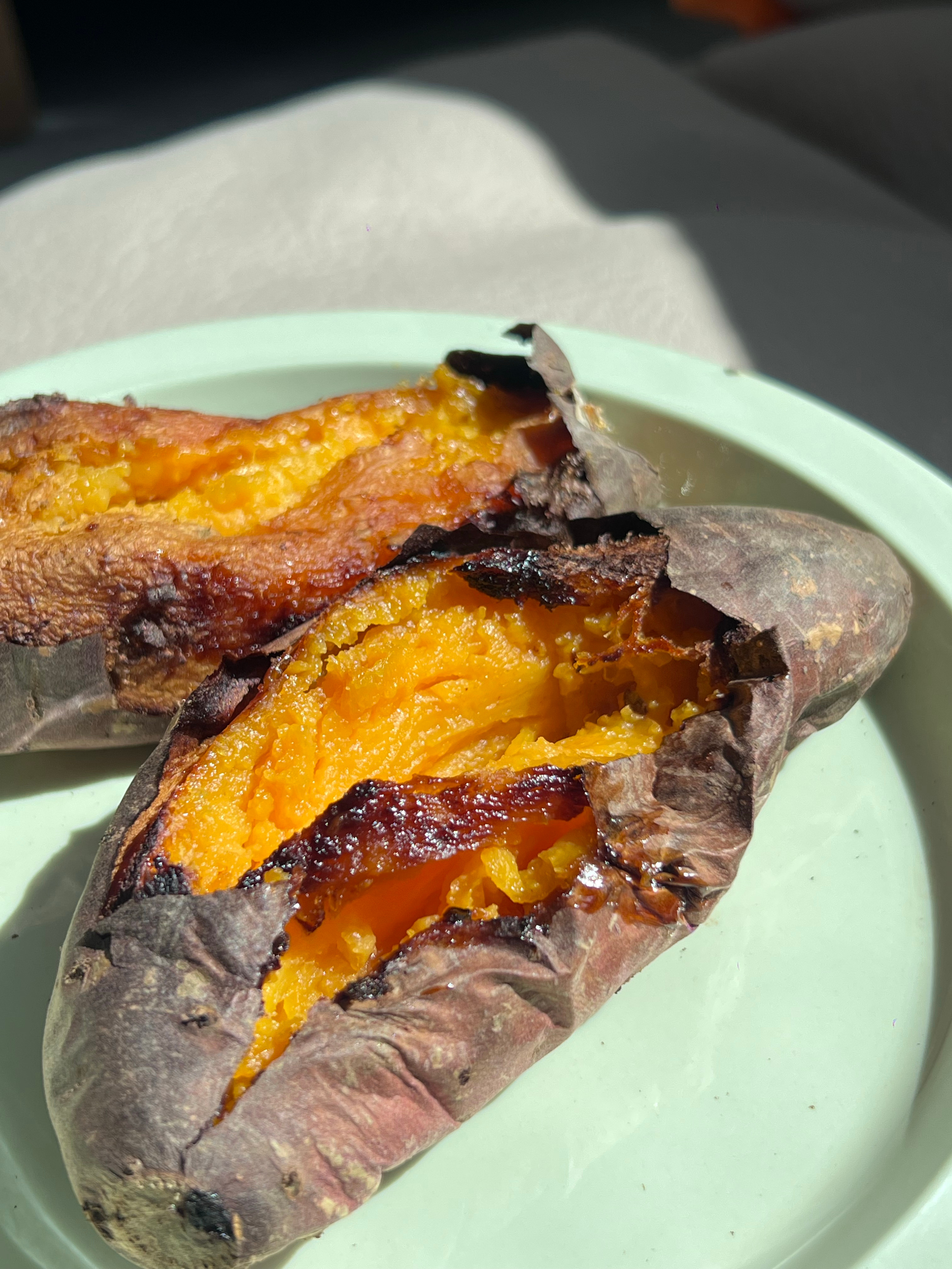 昨天的超级晚霞🌆和今天同色系的正宗烟薯跟吃蜂蜜似的🍯周末愉快呀各位仙女🧚?