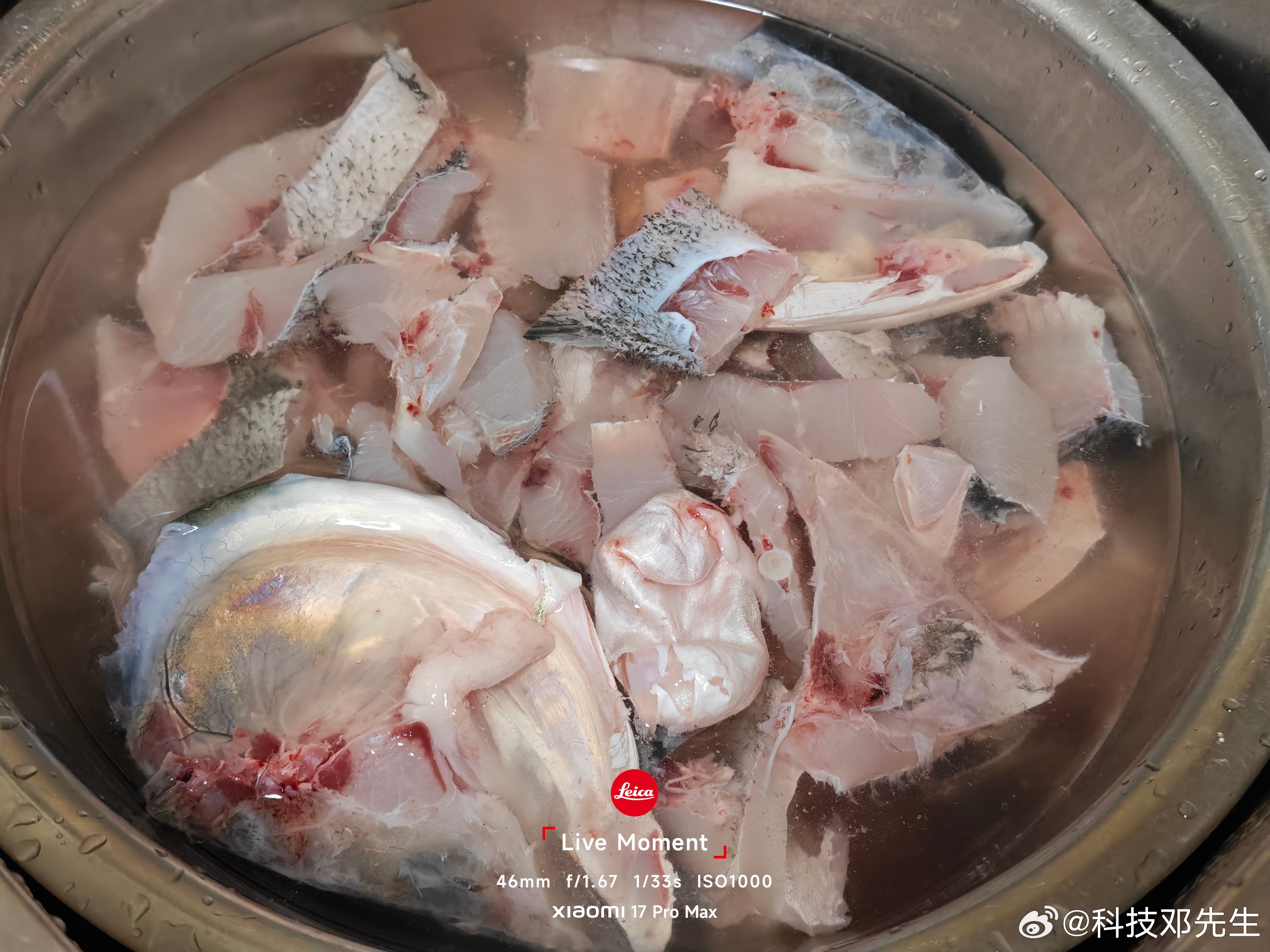 假期就在家里当煮夫了，一家四口三个喜欢吃坨坨鱼，我一个人喜欢吃片片鱼，3:1直接