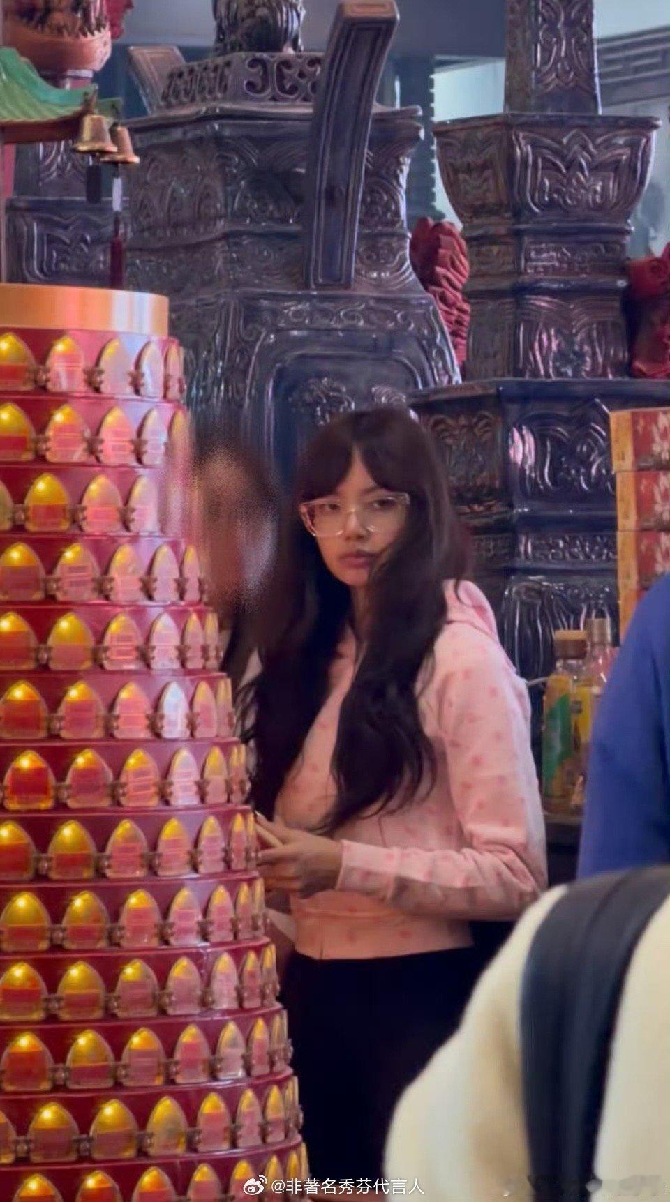 香港偶遇Lisa拜神猛然想起lisa是🇹🇭人 