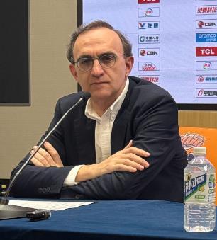 乌戈赛后新闻发布会向球迷道歉，乌戈说：我要向来到现场的辽篮球迷道歉，没能给他们奉