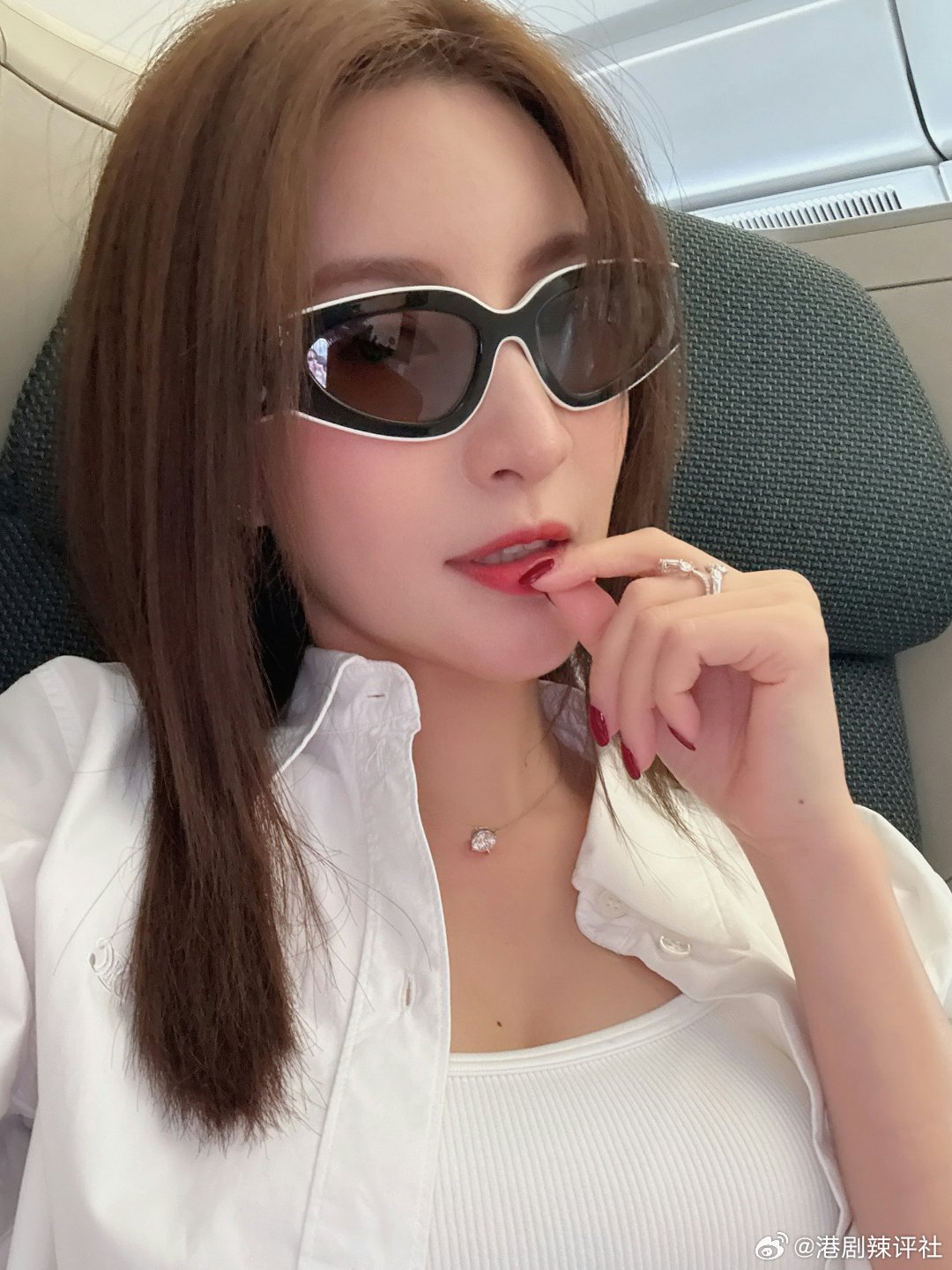 視后林夏薇（Rosina）於2015年與金融才俊莫贊生拉埋天窗，婚後入住市值達1