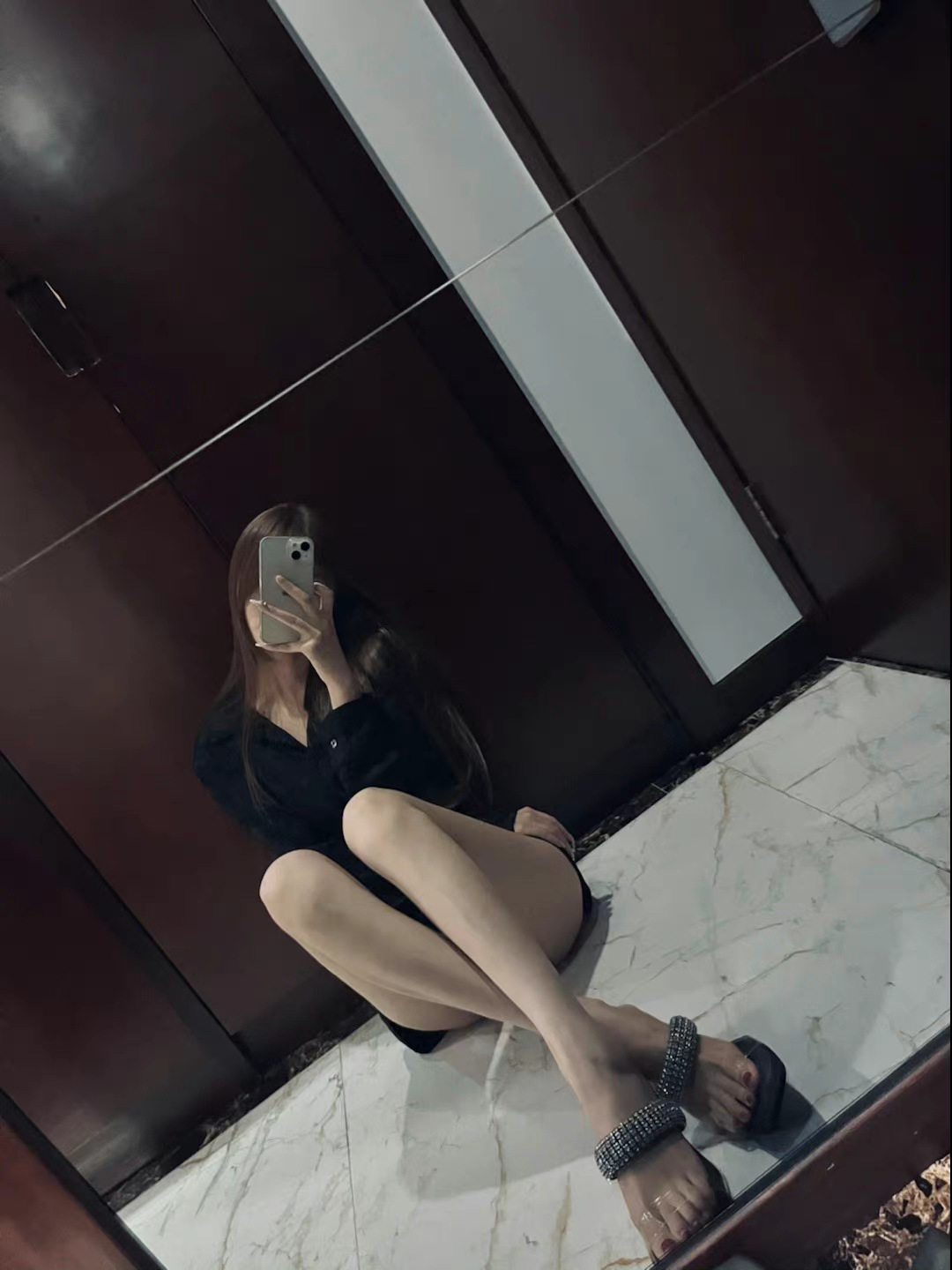 不是越来越现实 是越来越喜欢踏实的感觉 喜欢看得见摸得着的东西 那些有的没的 不