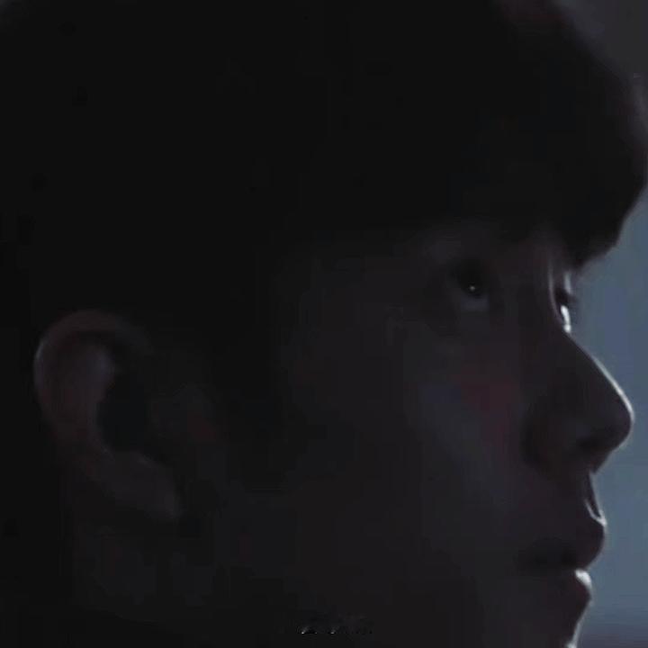 肖战小城良方飘雪镜头无需多余台词，一个转身尽是故事。温柔治愈，自带力量，坐等正片