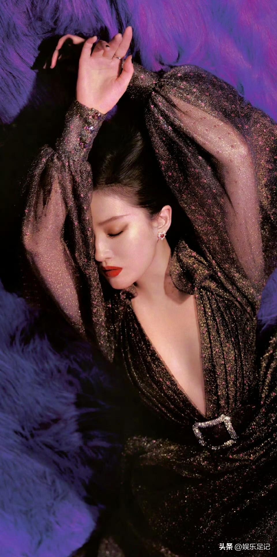 绝了绝了
刘亦菲这几张真是看得我… ​​​