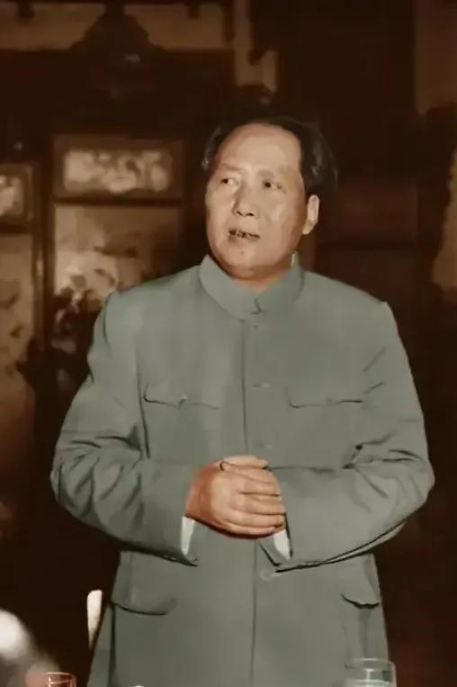 评判我们共产党人和每一位领导干部的工作，都应该是这样，不能光看他们喊什么，叫什么