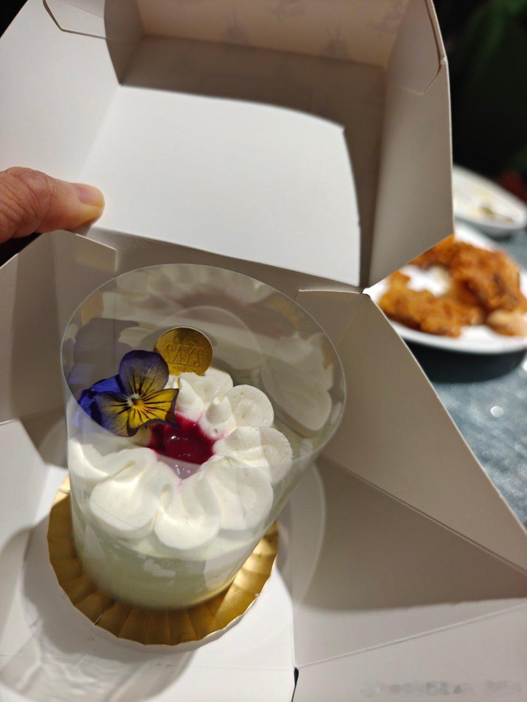 前天是为牛司令和小堂姐庆生的日子！🎂这次特意选了常去的宝藏店——渔意如意。虽然