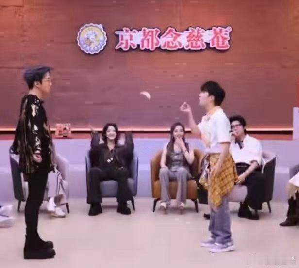 为了游戏胜利周深豁出去了！连“用鸡毛练气息”这种话都能面不改色说出口，建议直接开