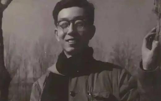 1983年，一位民工胡乱敲击饭盒的节奏被一个人无意间听到。

这个在工地上再平常