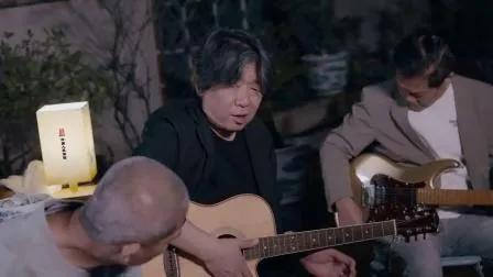 岁月如歌，聊聊几位刻在心里的男歌手

老狼，凭校园民谣《同桌的你》红遍大江南北。