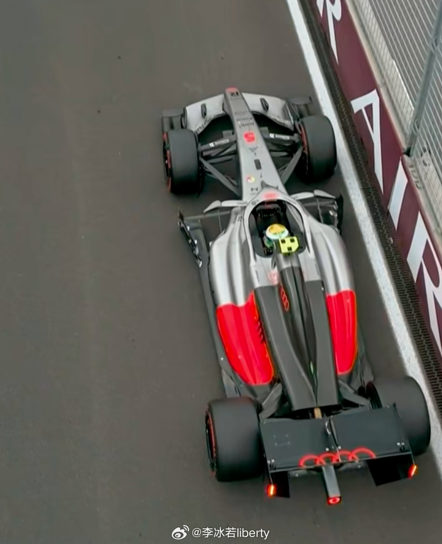 看完排位赛Q2今年梅奔的动力单元是强的今年法拉利的动力单元极具竞争力今年中游集团